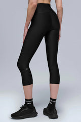 High-Waist Airlift Capri - Black