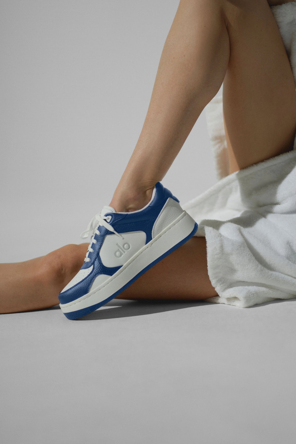 ALO Recovery Mode Sneaker - Navy/White