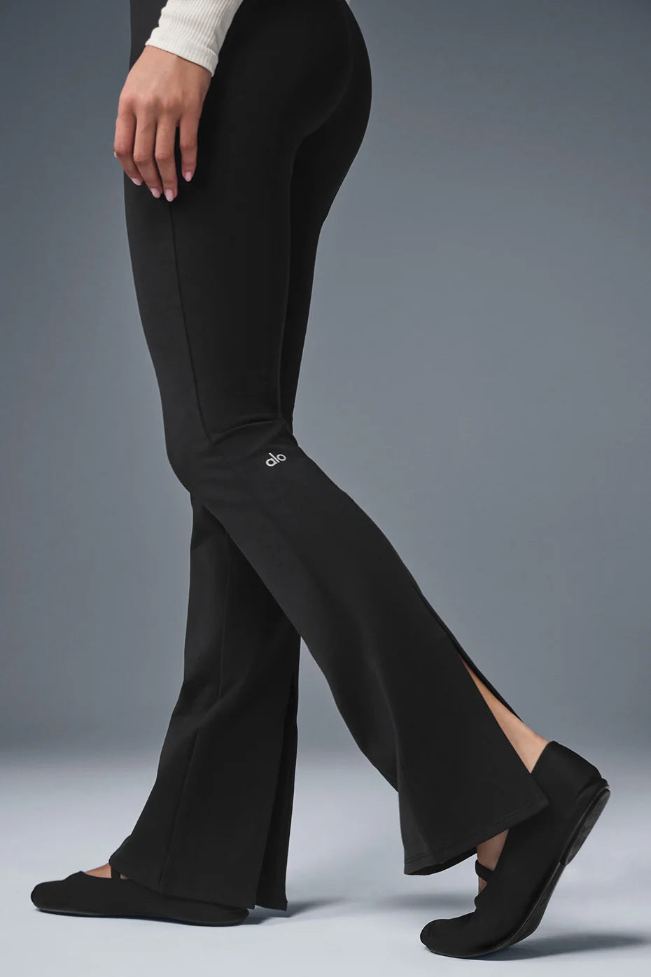 Airbrush High-Waist Kick-Back Legging - Black