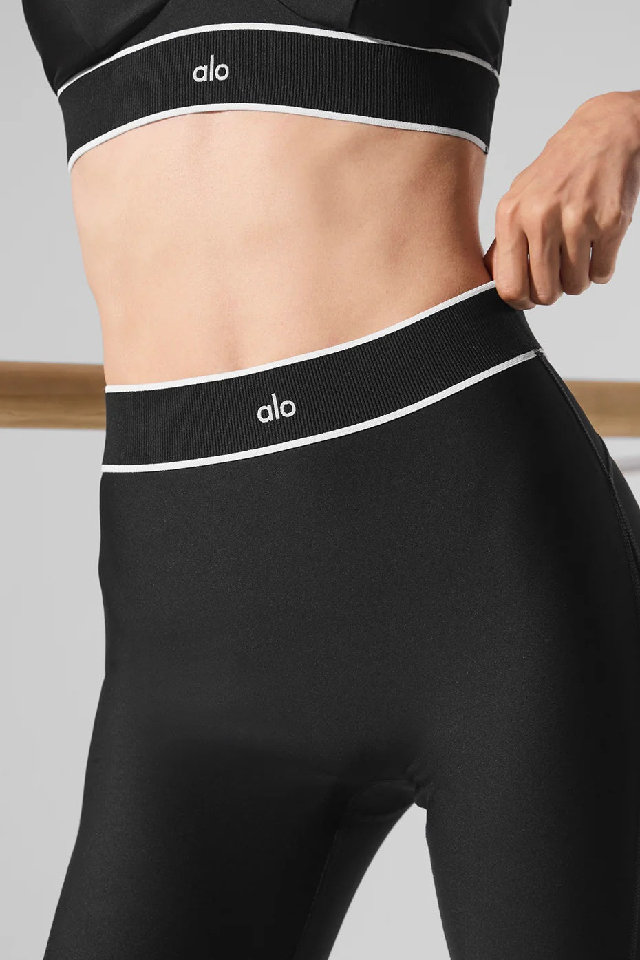 Airlift Mesh High-Waist Darling Stirrup Legging - Black