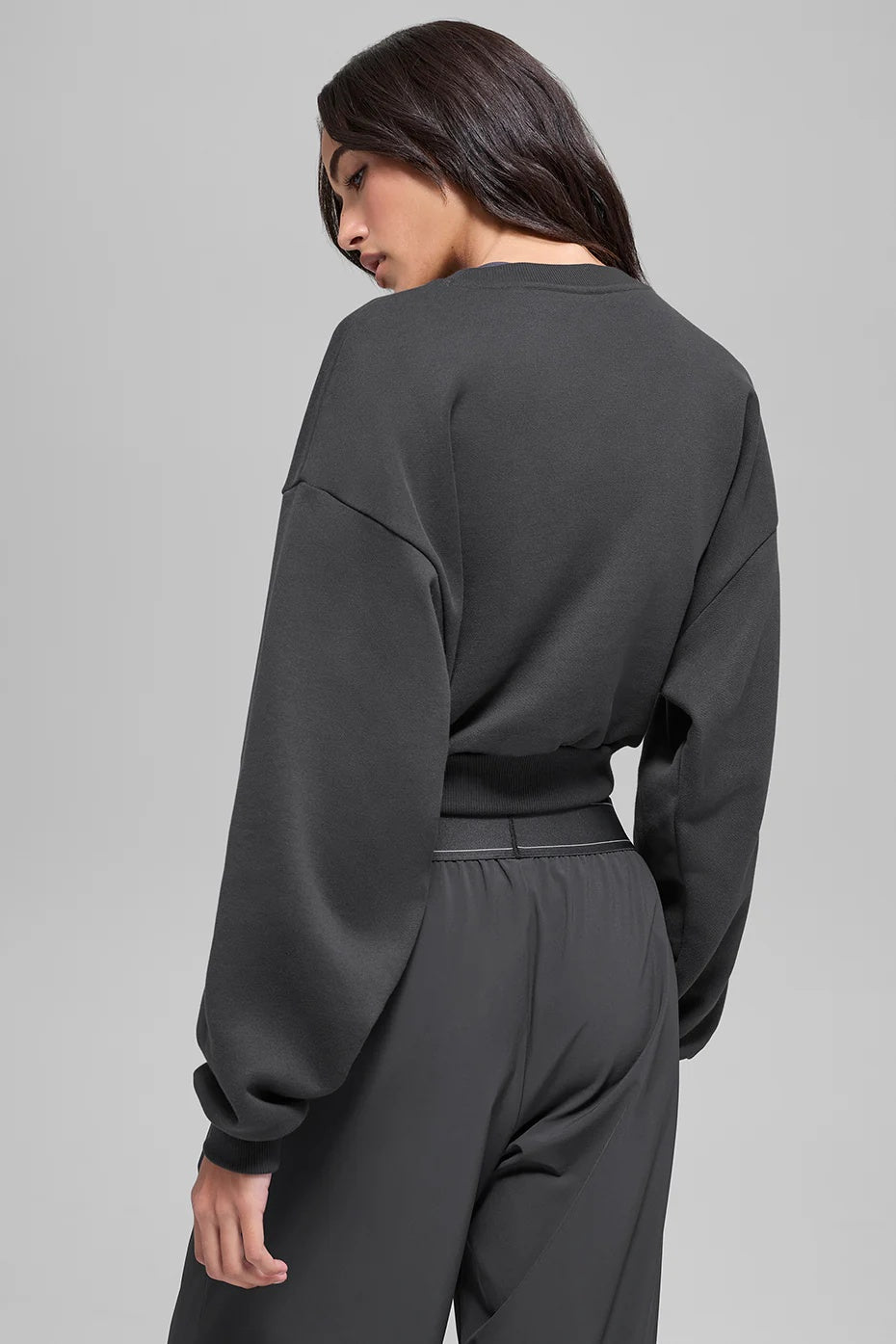 Cropped Accolade Crewneck - Anthracite