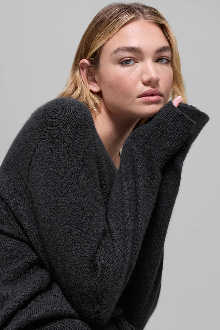Wool Cashmere New Class Oversized V-Neck Sweater - Black