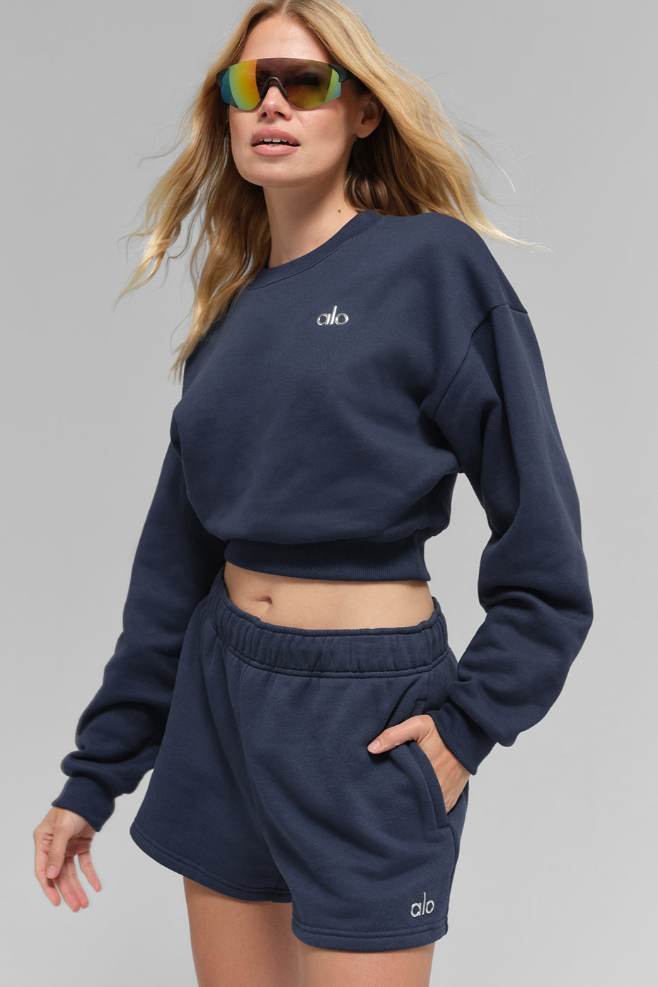 Cropped Accolade Crewneck - Navy