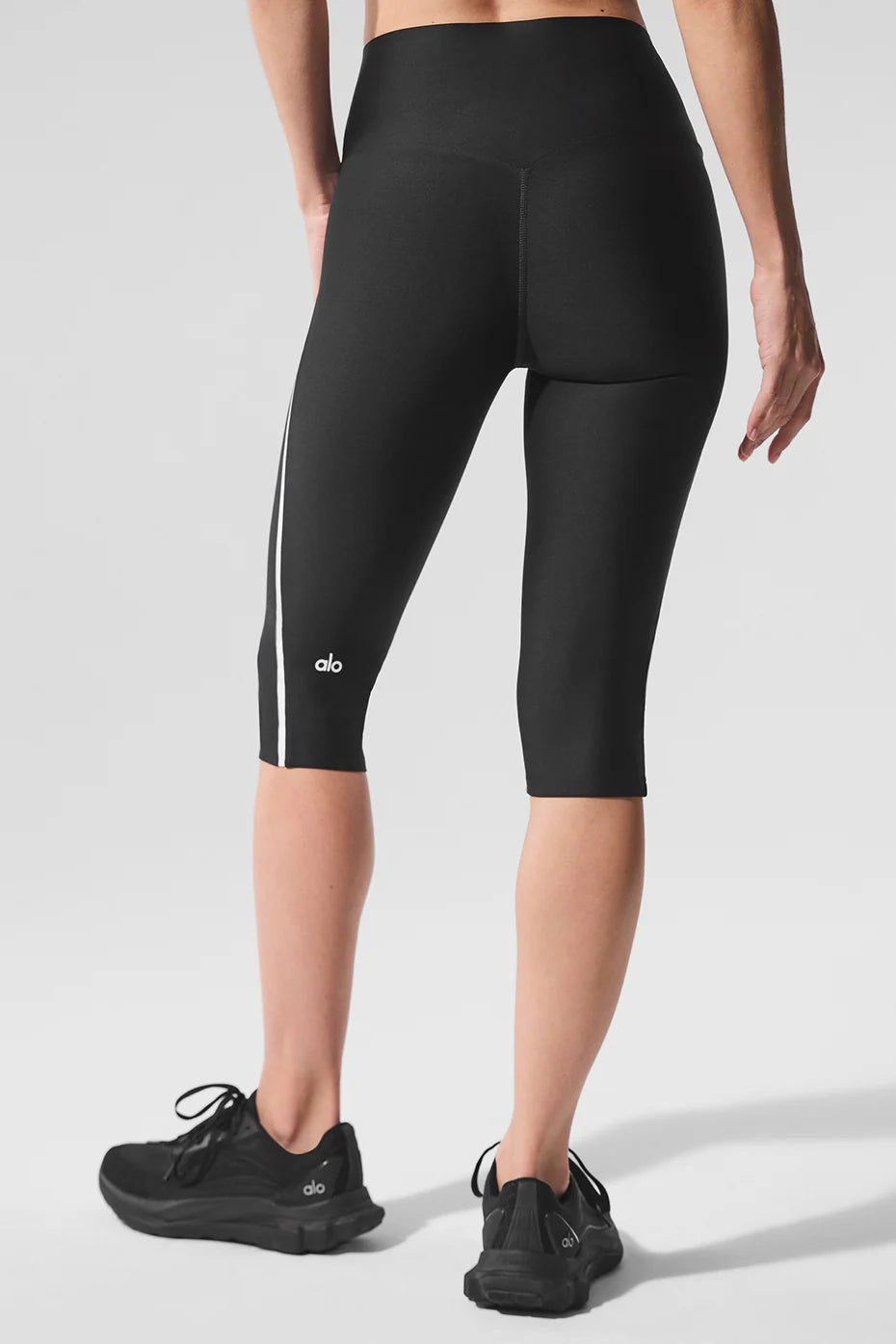 Airlift High-Waist Super Sleek Contrast Capri - Black/White