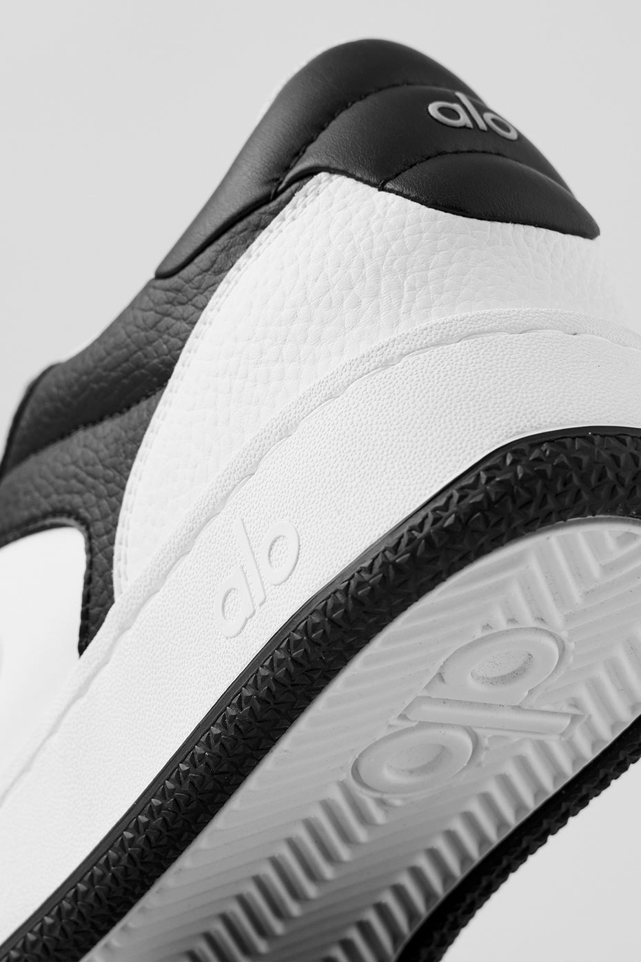 ALO Recovery Mode Sneaker - Black/White
