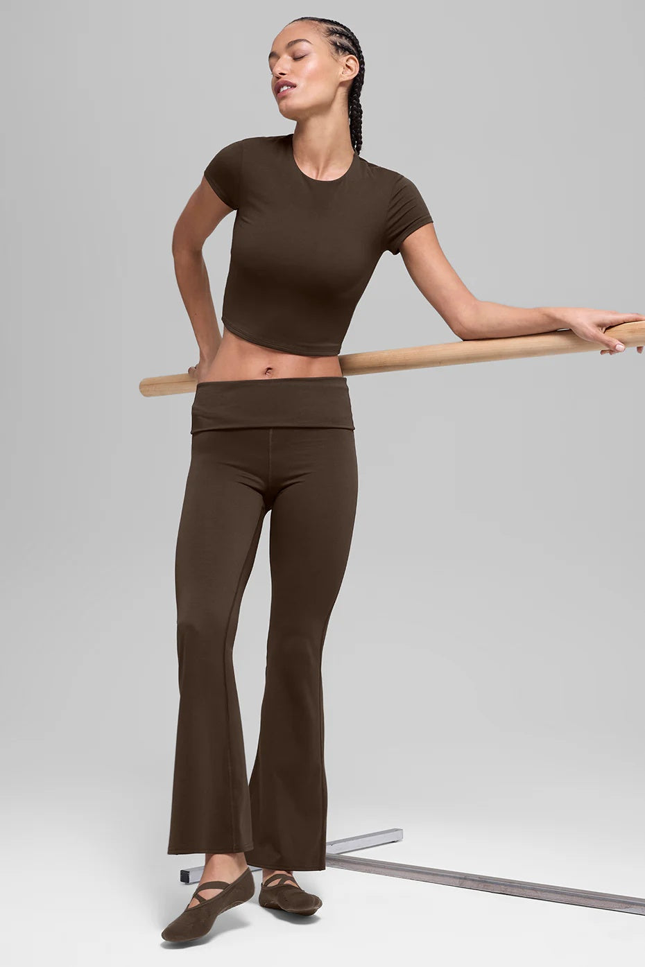 ALO Softsculpt Precision Short Sleeve Top - Espresso